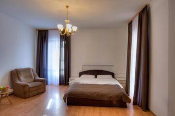 Апартаменты с балконом на Михайловской улице, 2 в Апартаментах BestKievApartment